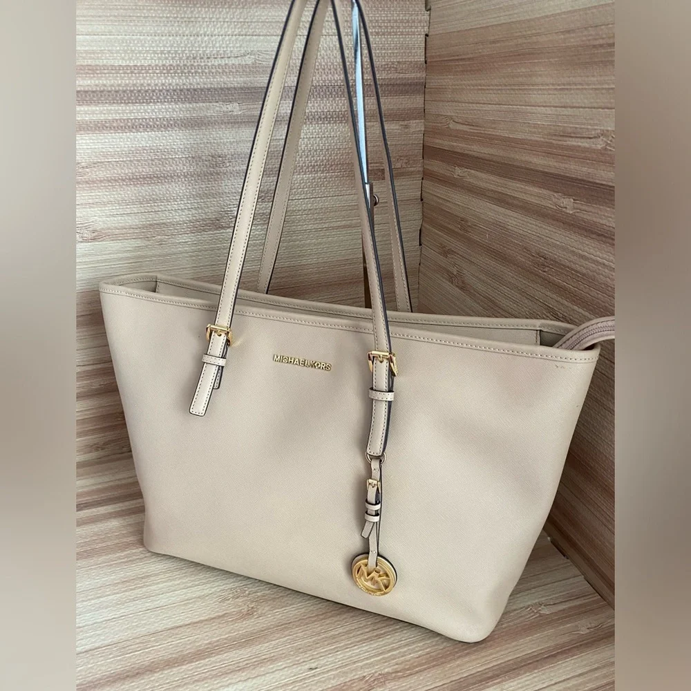 MICHAEL KORS JET SET TRAVEL MULTIFUNCTION LEATHER SHOULDER TOTE BAG CAMEL - Picture 4 of 13